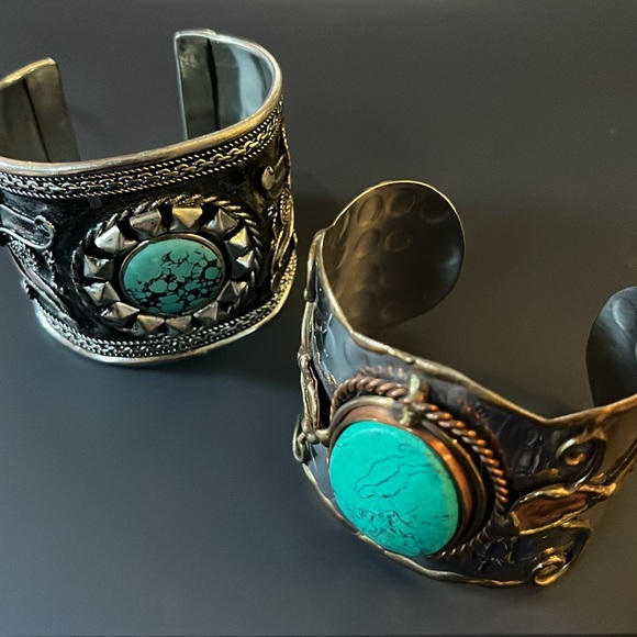 Pair of statement cuff bracelets - Picture 2 of 12